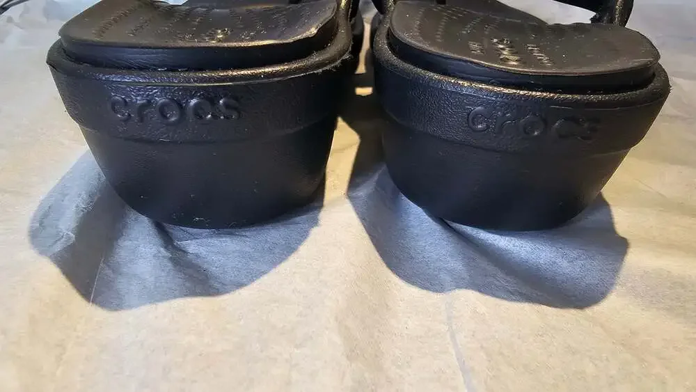 Crocs Sanrah Hammered Circle Wedge Flip Sandals Size 6